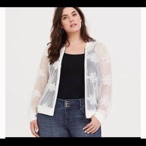 NWOT-TORRID-WHITE SHEER JACKET-SIZE 3X